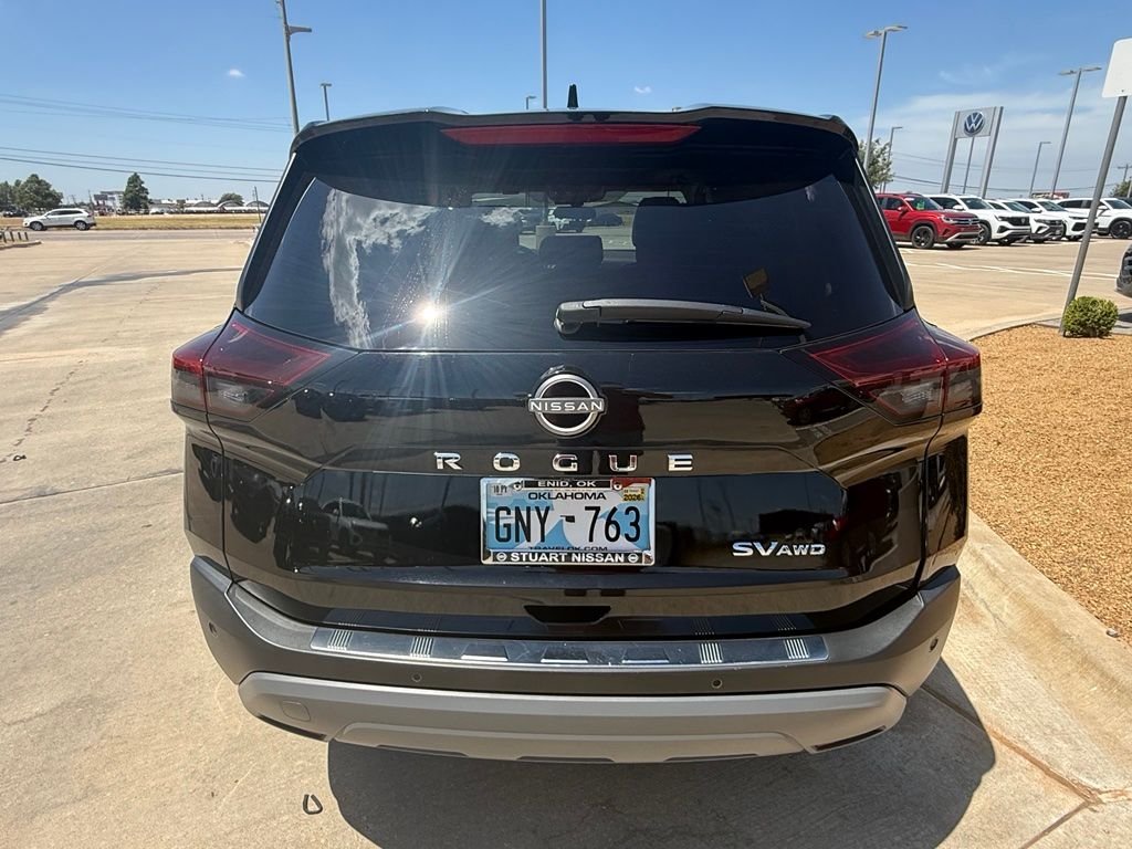 Used 2022 Super Black Nissan SV image 4