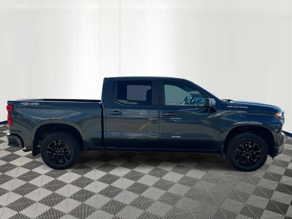 Used 2020 SHADOW GRAY METALLIC Chevrolet RST image 5