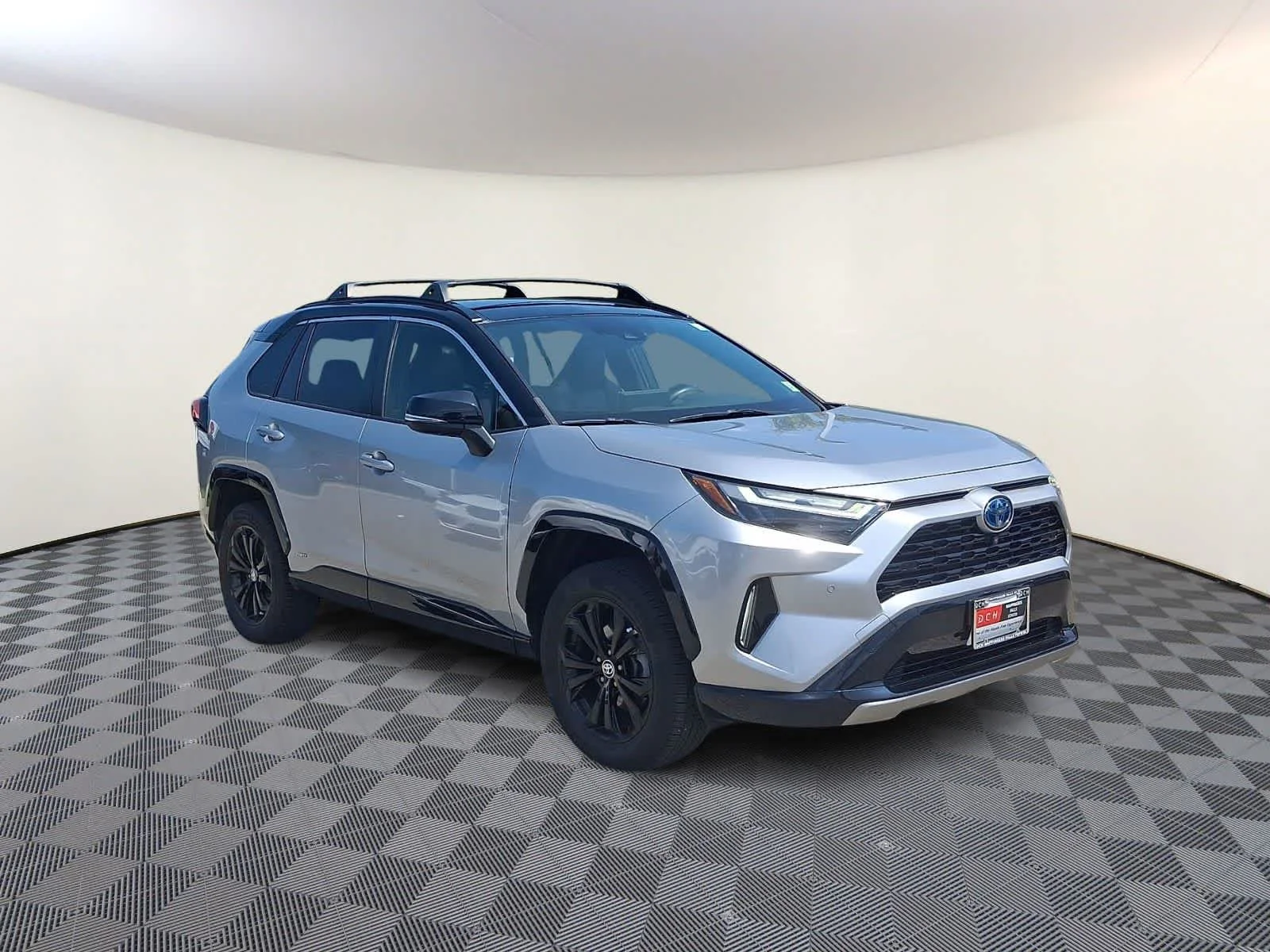 Certified Used 2022 Silver Sky Metallic/Midnight Black Metallic Toyota Hybrid XSE image 4