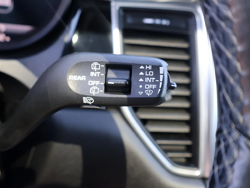 Used 2018  Porsche Base image 41