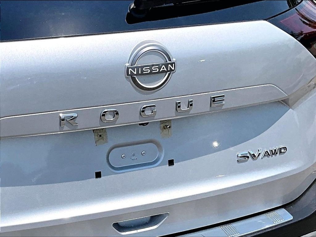 Used 2023 Silver Nissan SV image 27