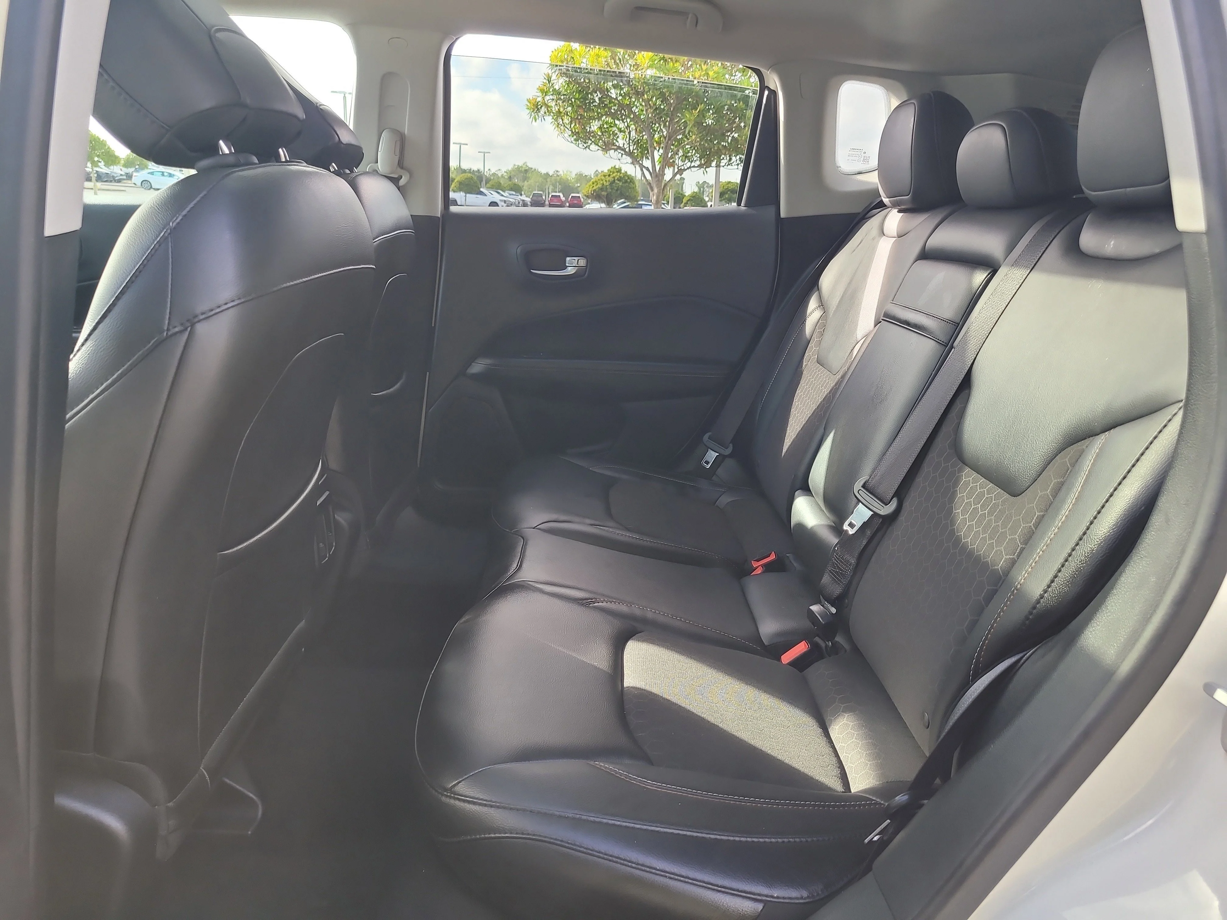 Used 2018 White Clearcoat Jeep Latitude image 27