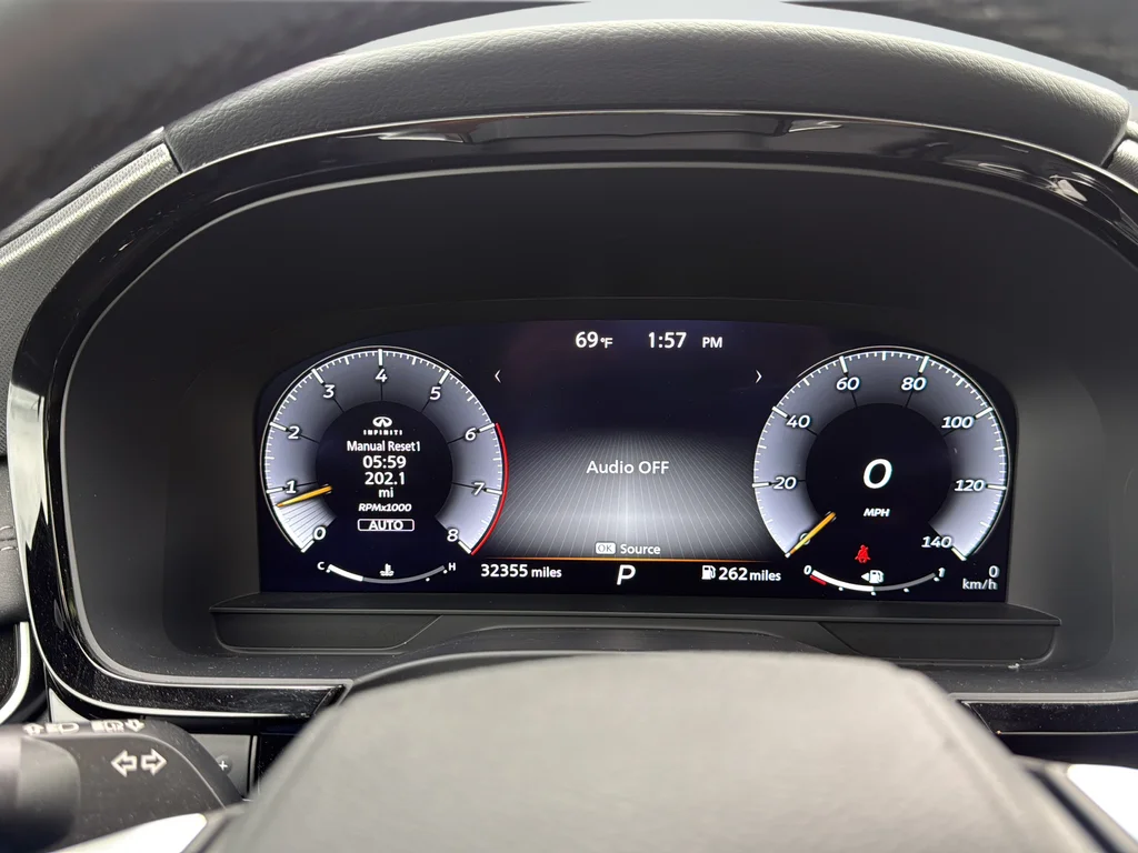 Used 2025 Gray INFINITI LUXE image 23
