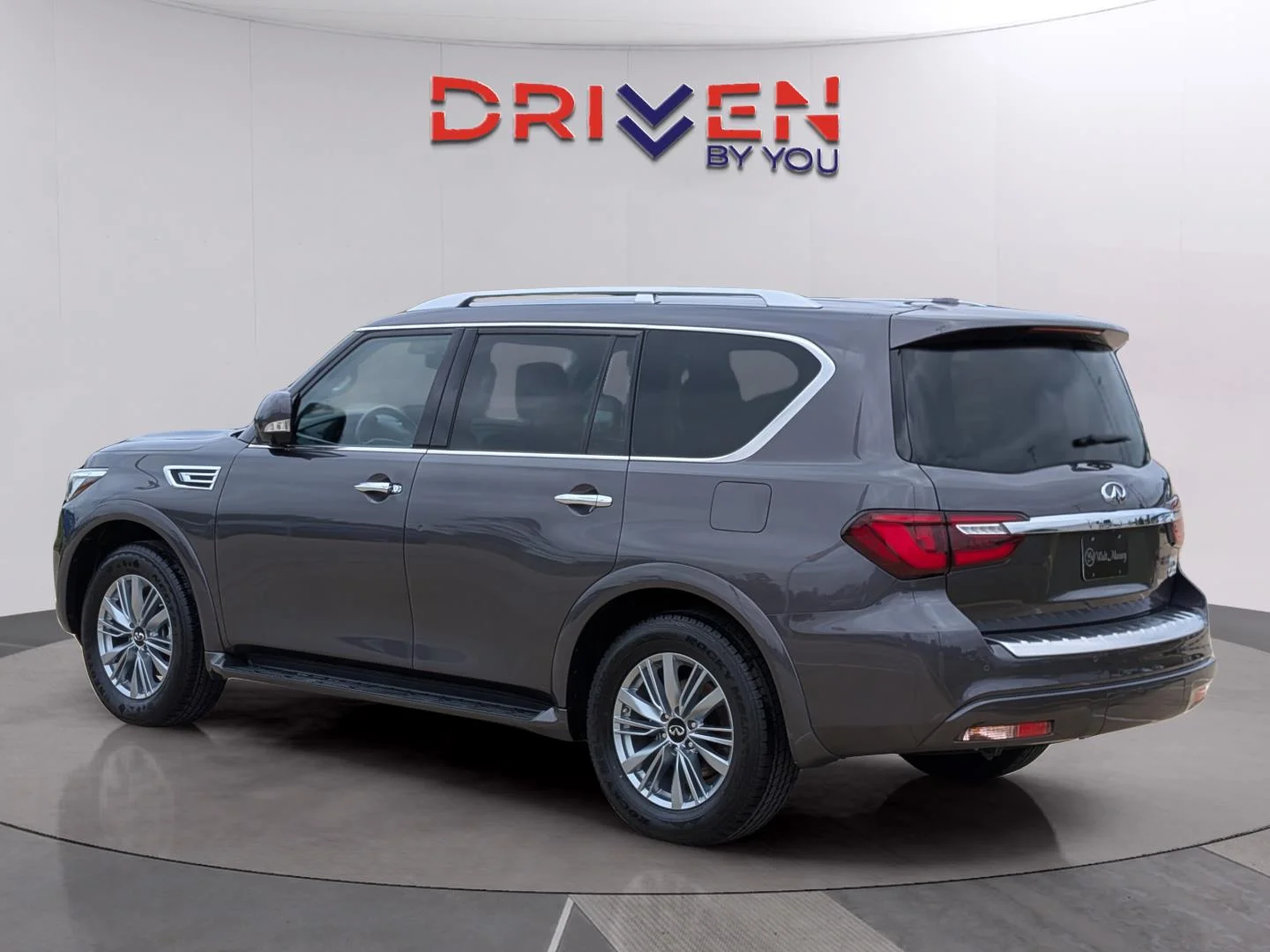 Used 2024 Anthracite Gray INFINITI LUXE image 3