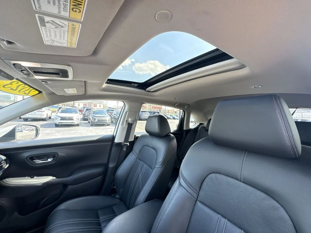 Used 2023 White Honda EX-L image 16