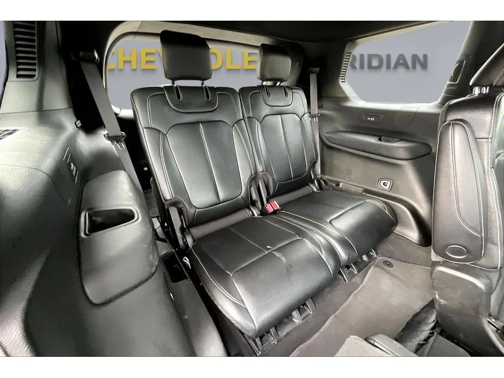 Used 2024  Jeep Limited image 20