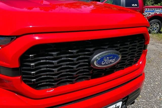 Used 2023  Ford XL image 29