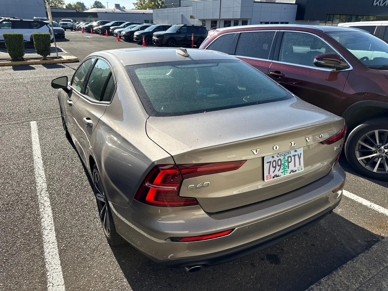 Used 2021 Gray Volvo T6 Momentum image 2