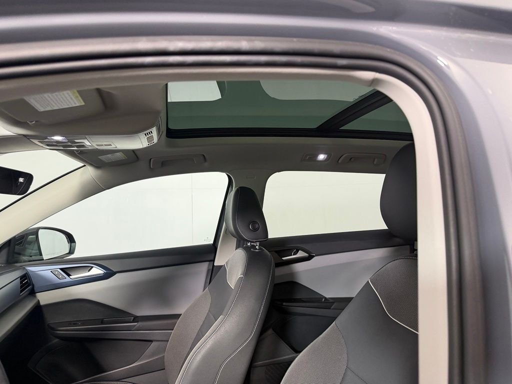 Used 2023 Pure Gray Volkswagen 1.5T SE image 19