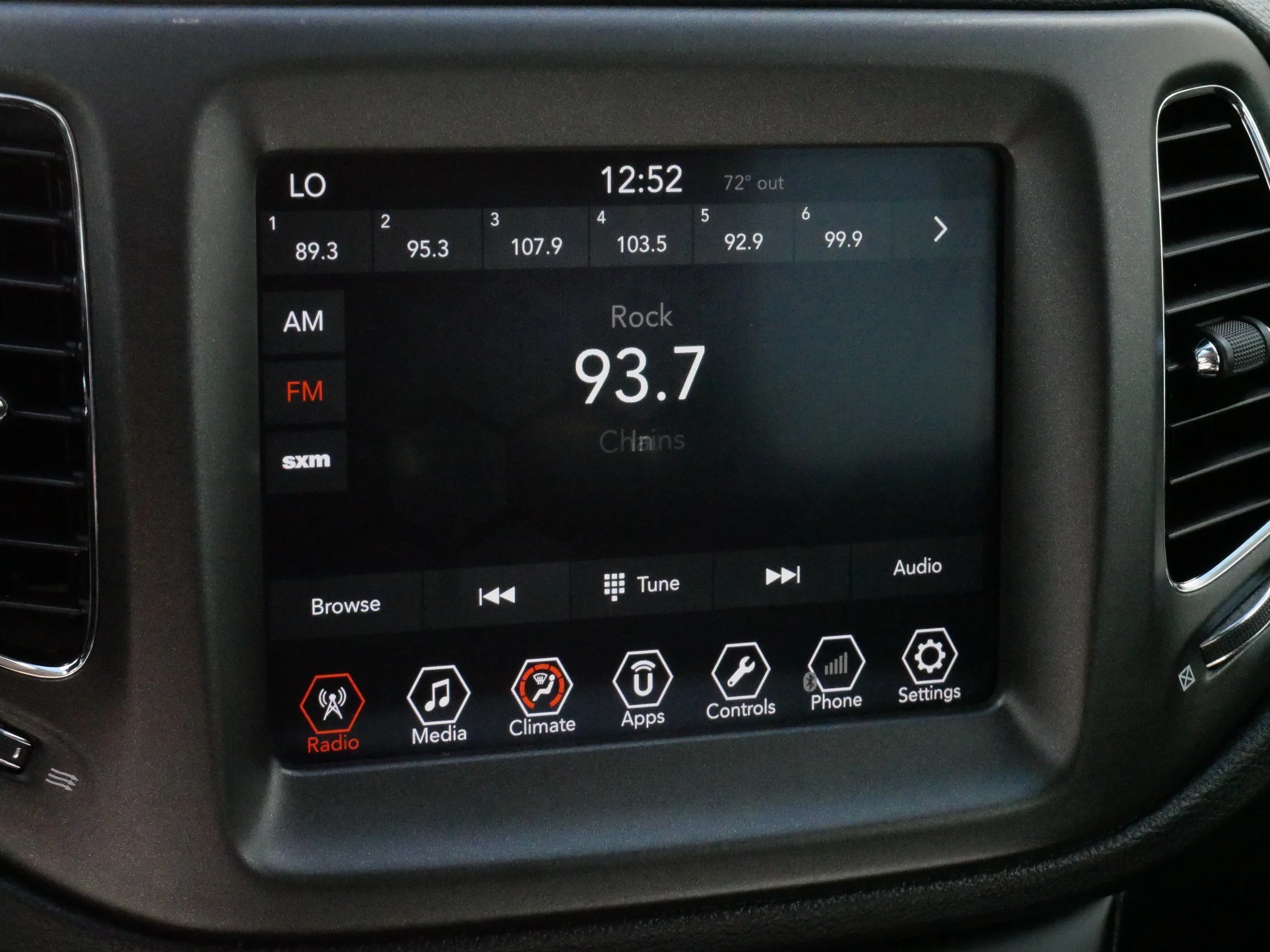 Used 2018 Diamond Black Crystal Pearlcoat Jeep Trailhawk image 24