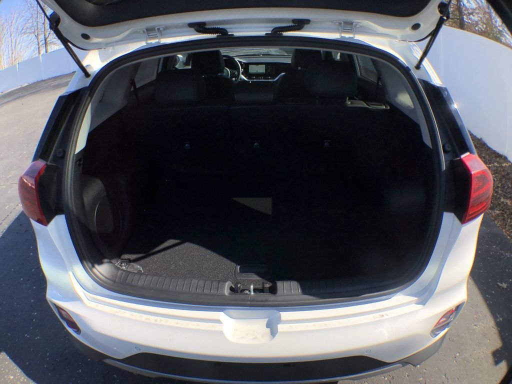 Used 2022 White Kia EX Premium image 56