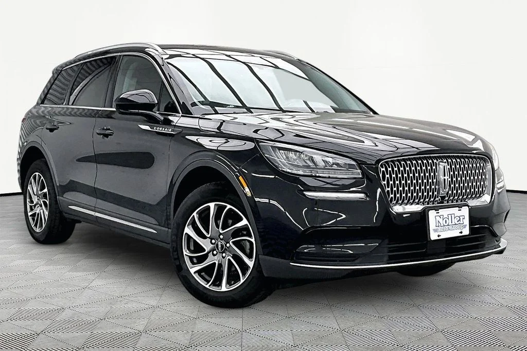 Used 2022 Black Metallic Lincoln Standard image 12
