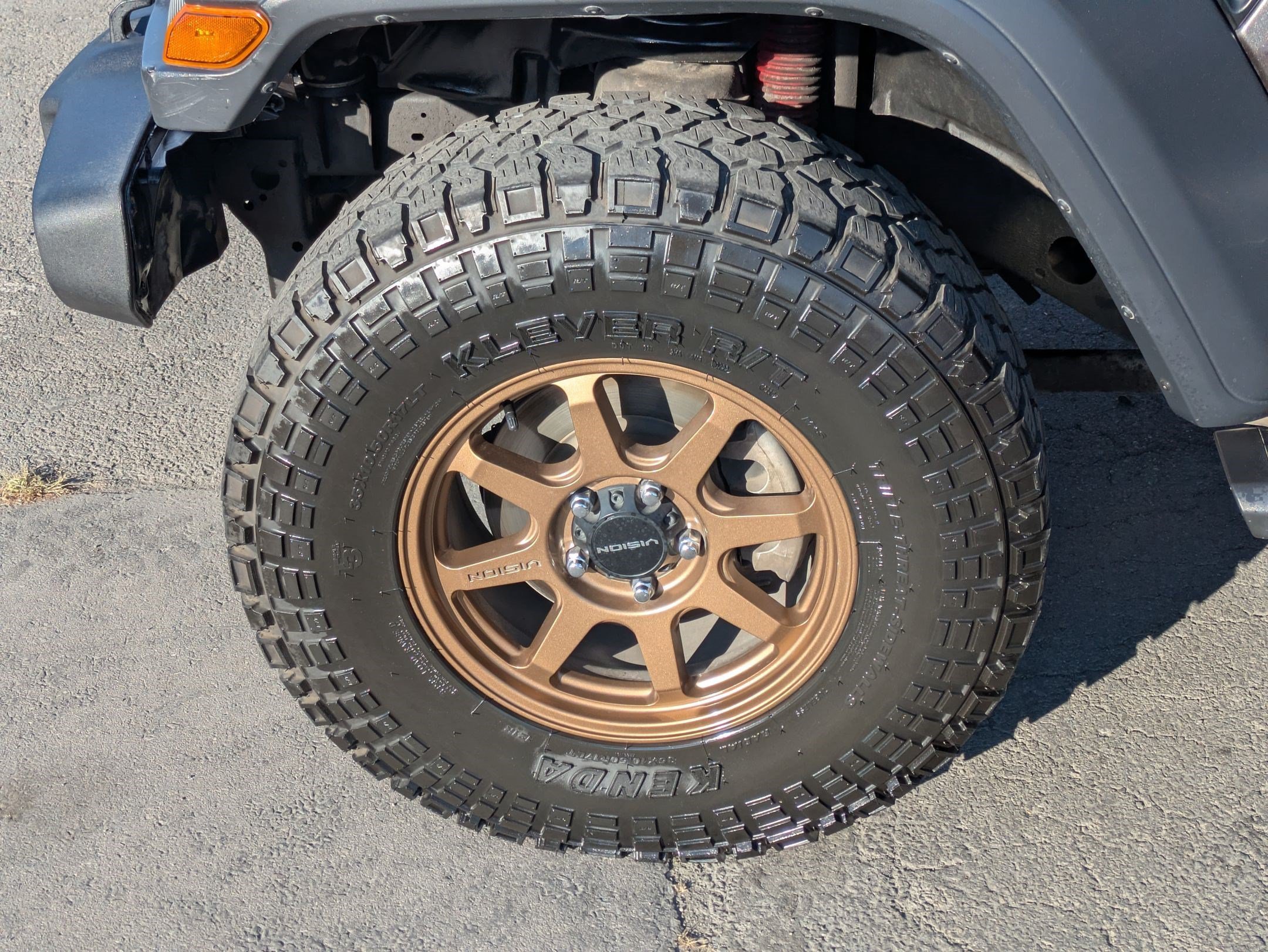 Used 2018 Granite Crystal Clearcoat Metallic Jeep Sport S image 11
