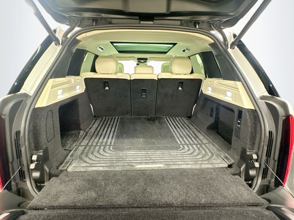 Certified Used 2025 White Land Rover SE image 27