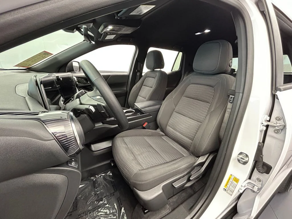 Used 2025 Summit White Chevrolet LT image 44