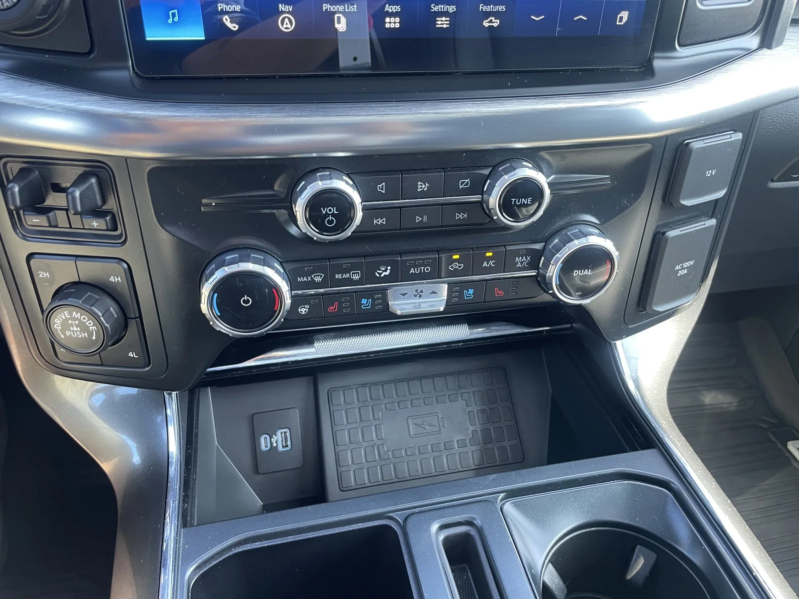 Used 2022 Iconic Silver Metallic Ford LARIAT image 23
