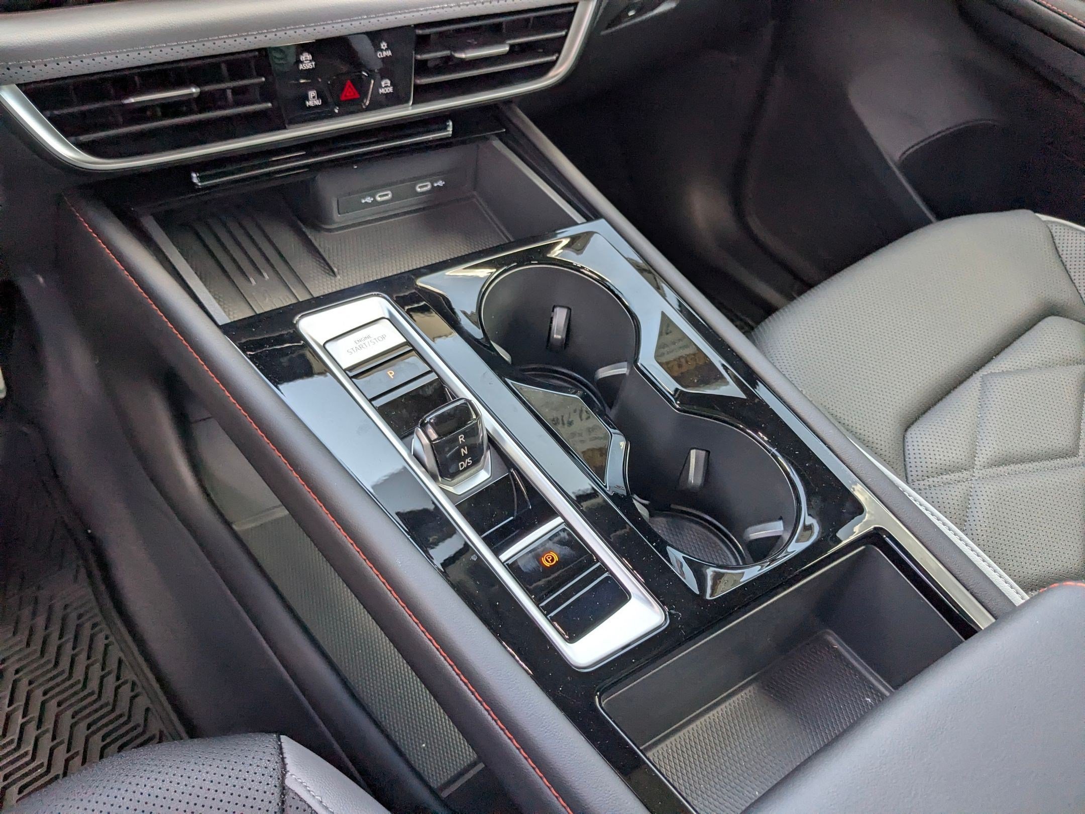 New 2026 Pure Gray Metallic Volkswagen 2.0T Peak Edition image 15