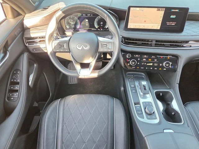 Used 2025 Black INFINITI Autograph image 16