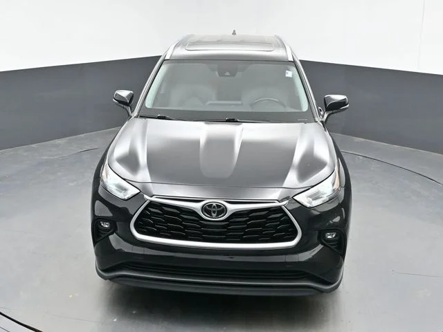 Used 2021 Black Toyota XLE image 13