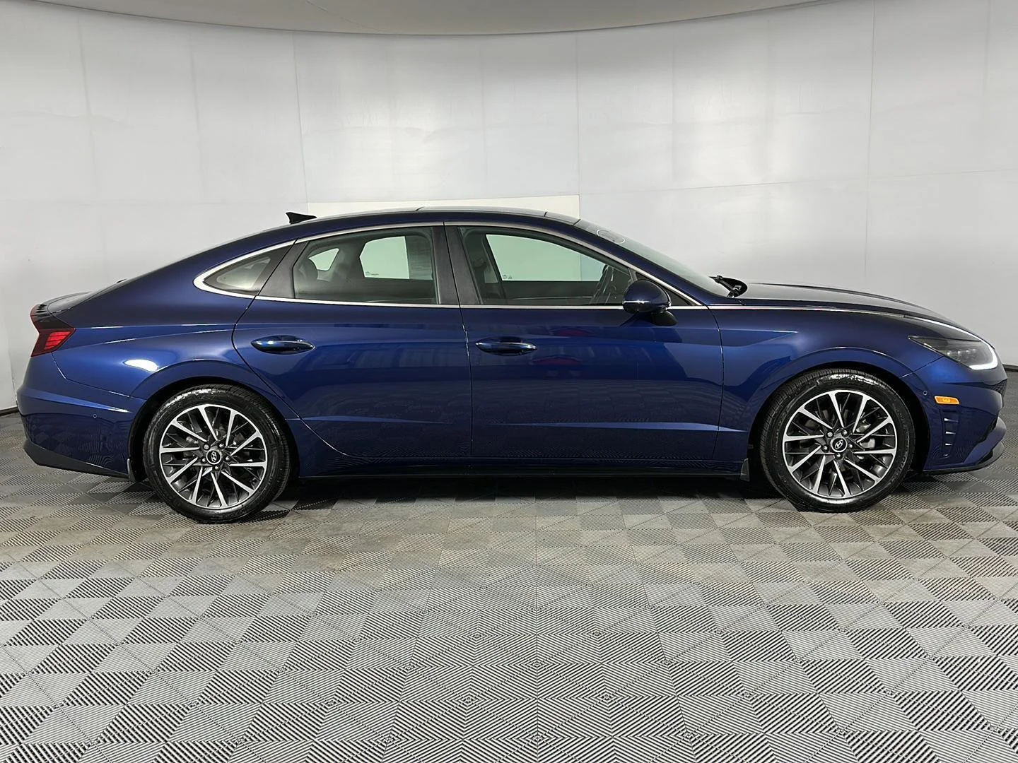 Used 2021 Stormy Sea Hyundai Limited image 25