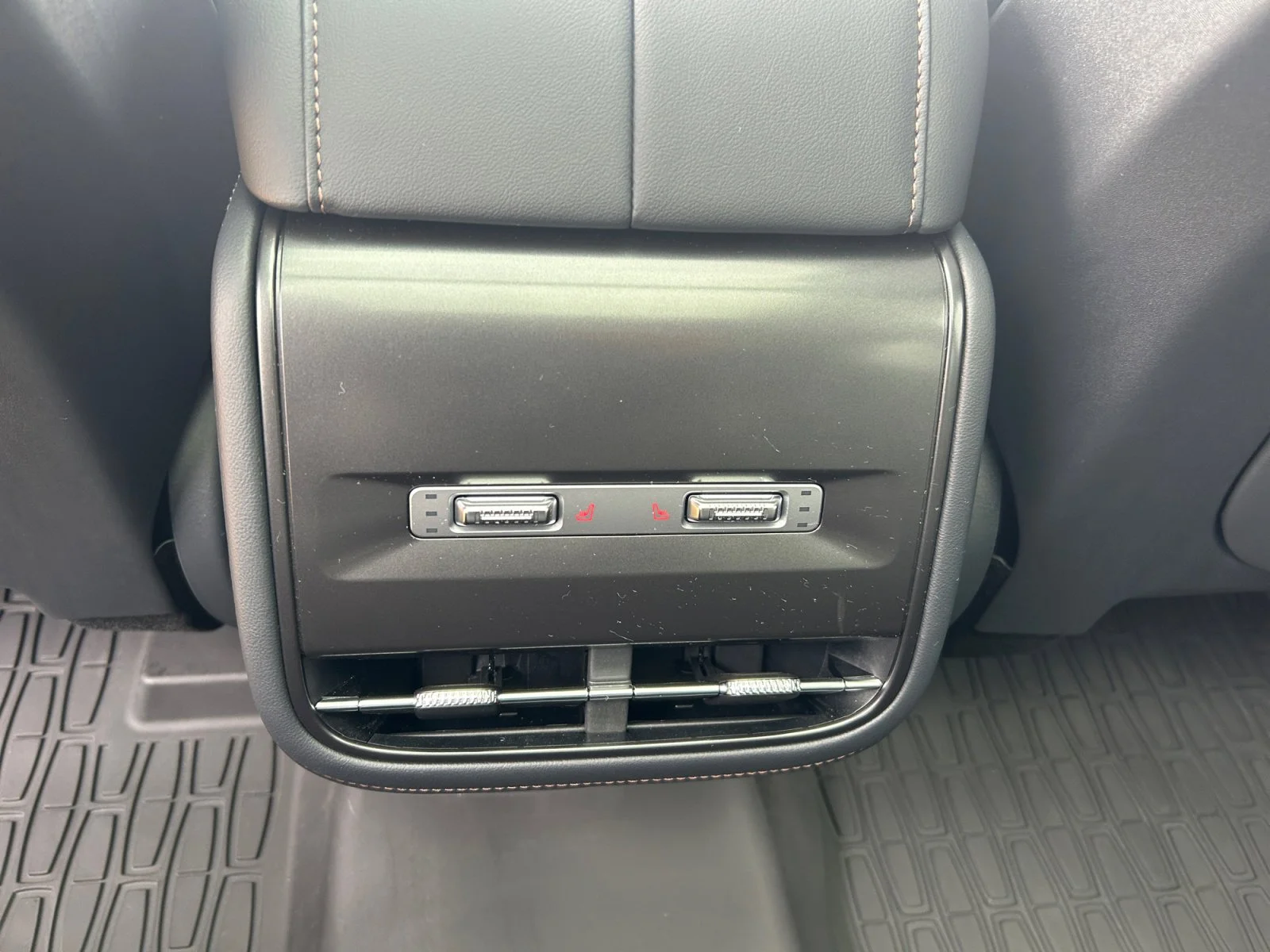 New 2026 Silver Radiance Metallic Clearcoat Lincoln Premiere image 20