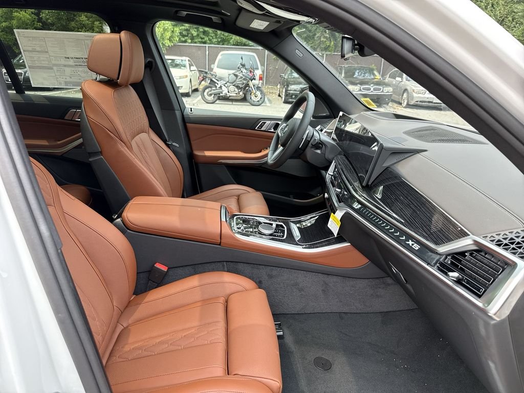 New 2026 White Metallic BMW xDrive50e image 25