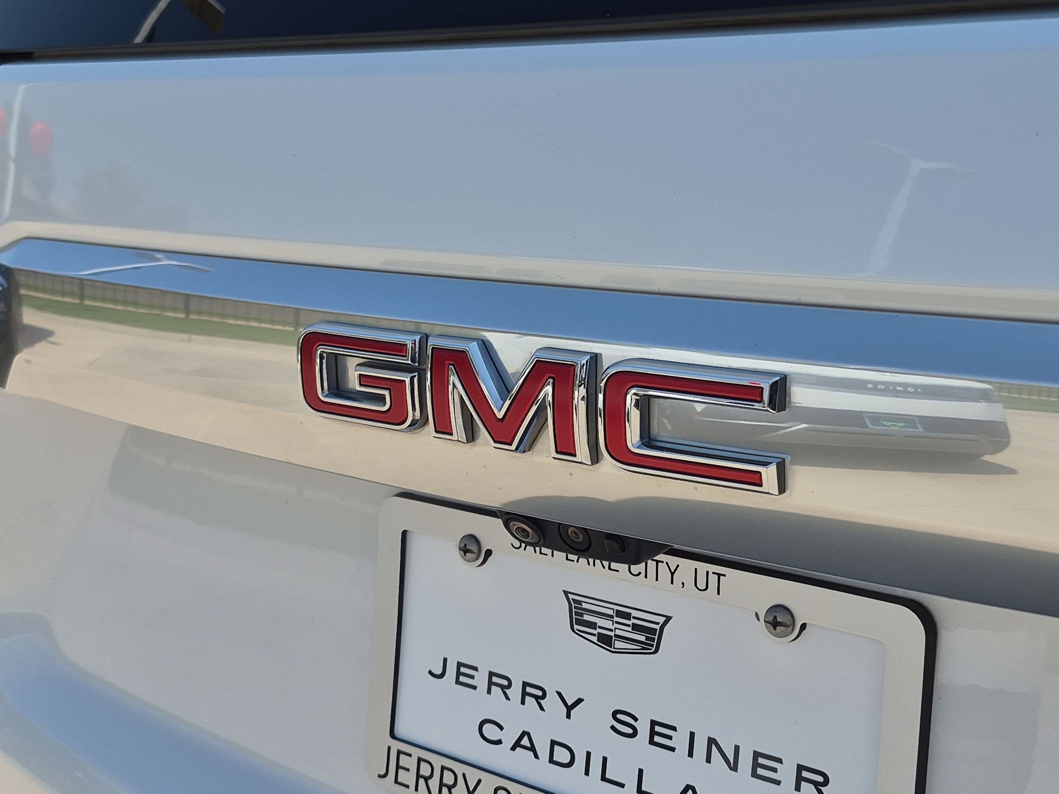 Used 2021 WHITE FROST TRICOAT GMC Denali image 13