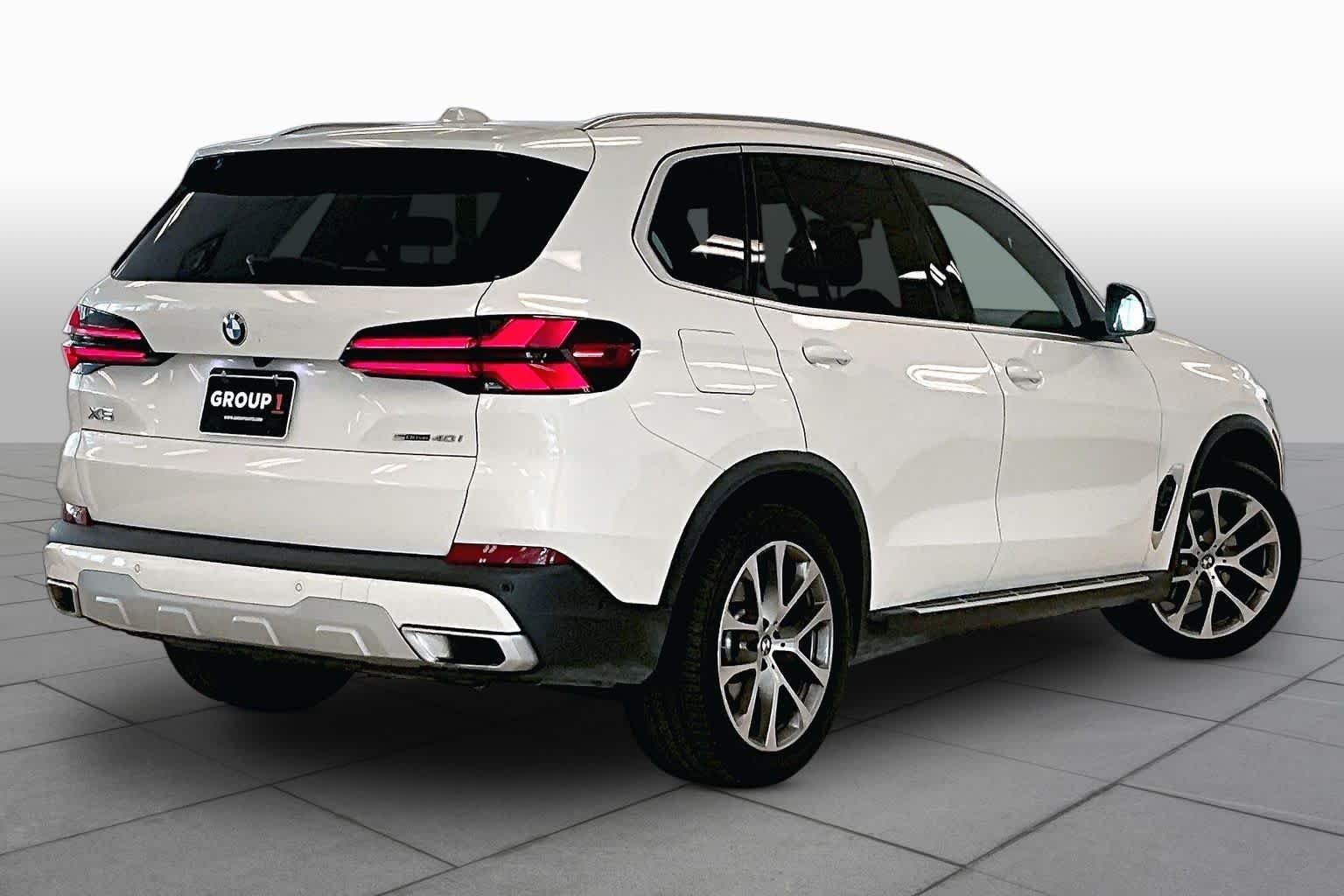 Used 2026 Alpine White BMW sDrive40i image 12