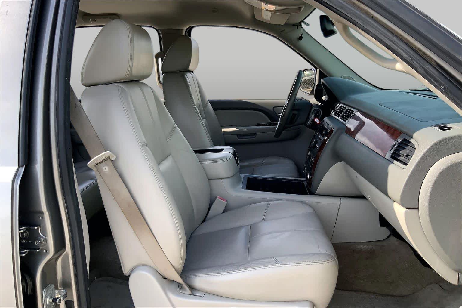 Used 2008 Graystone Metallic Chevrolet LT w/3LT image 8