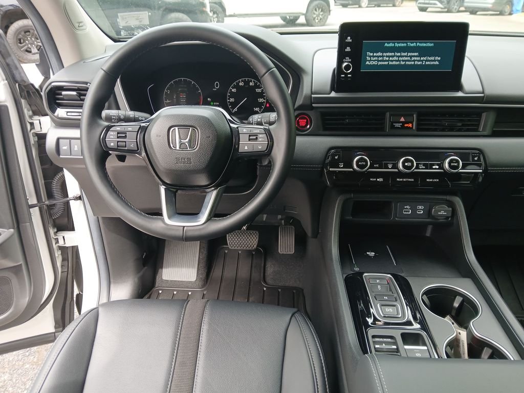 Used 2025 White Honda Touring image 27