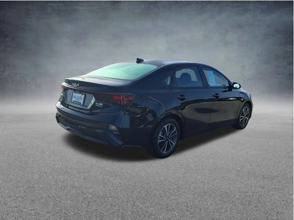 Used 2024 Black Kia LXS image 9