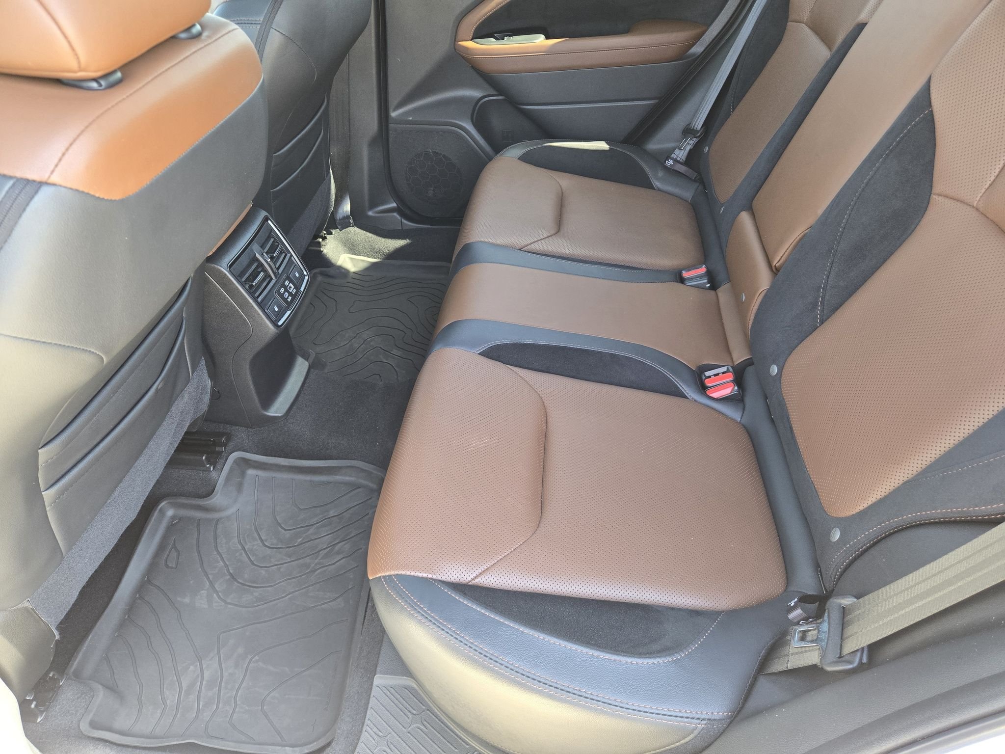 Used 2025 Crystal White Pearl Subaru Touring image 31