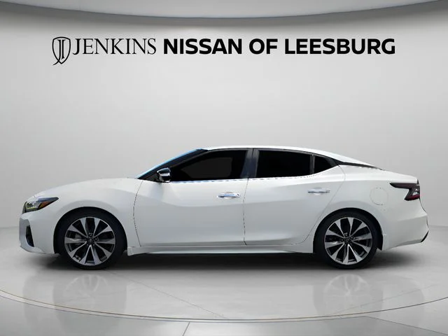Used 2023 White Nissan Platinum image 11
