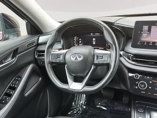 Used 2022 Red INFINITI LUXE image 12