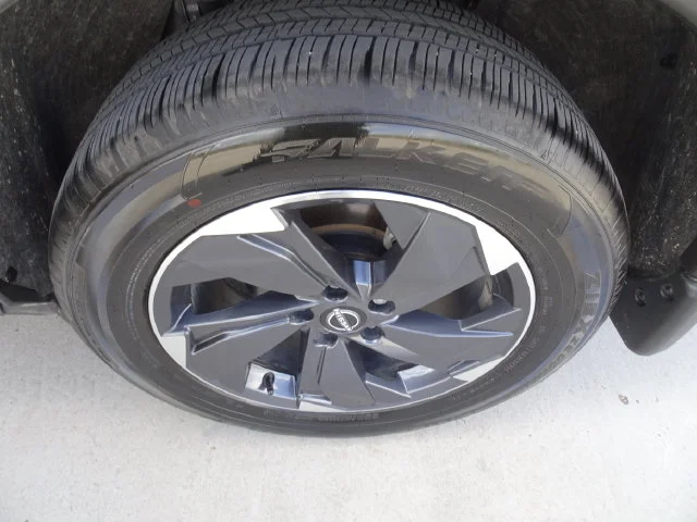 Used 2025 Gun Metallic Nissan SV image 10