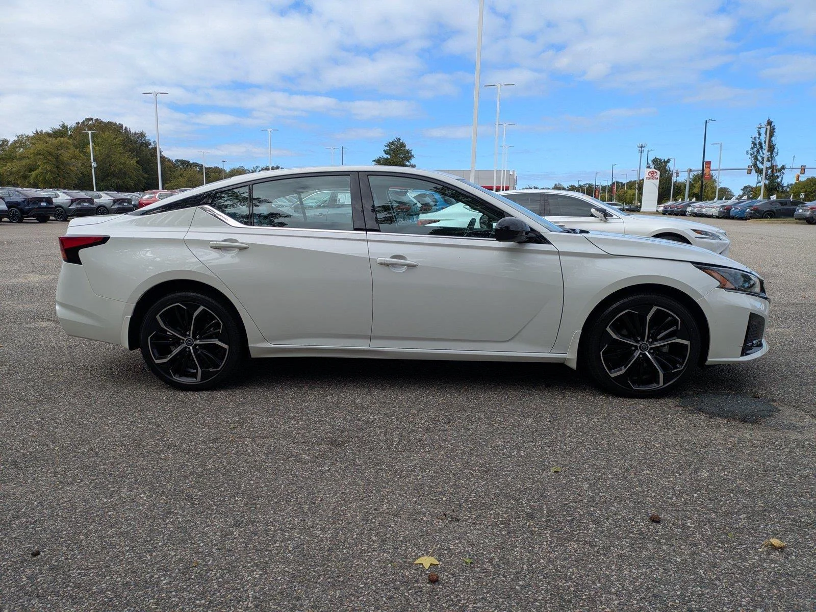Used 2024 Pearl White Tricoat Nissan 2.5 SR image 3