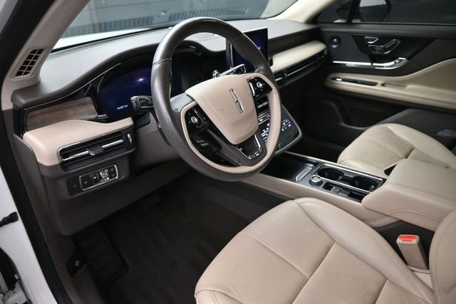 Used 2021 White Lincoln Reserve image 19