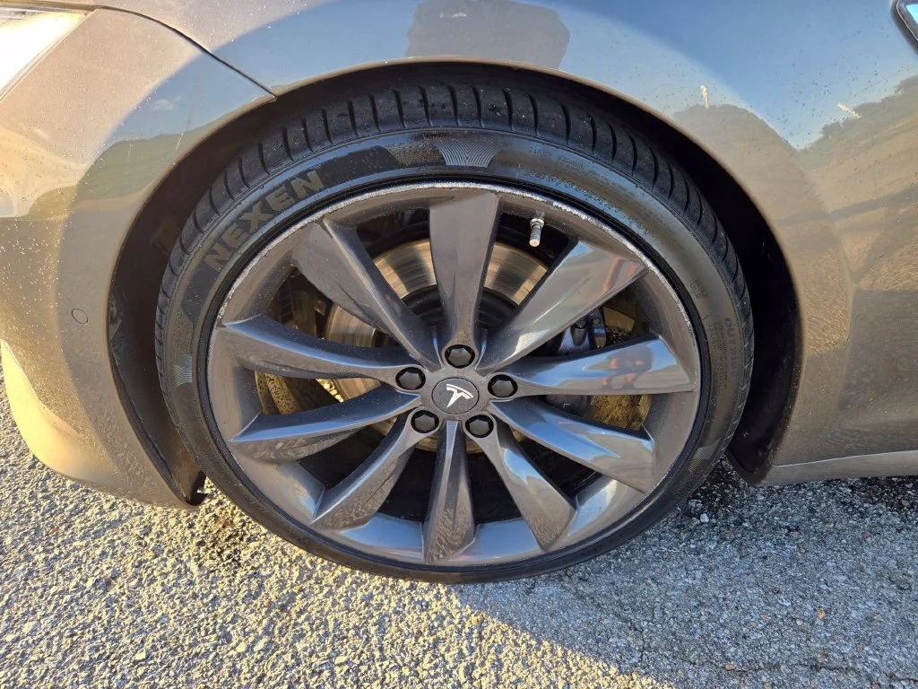 Used 2016 Gold Tesla 90D image 11