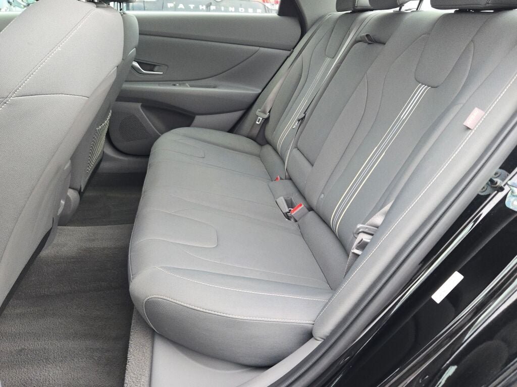 Used 2025 Black Hyundai SEL Convenience image 16