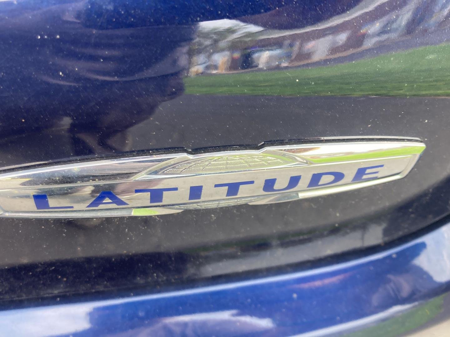 Used 2021 Jazz Blue Pearlcoat Jeep Latitude image 10