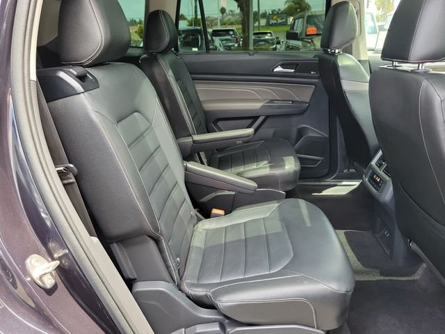 Certified Used 2021 Deep Black Pearl Effect Volkswagen SEL Premium image 23
