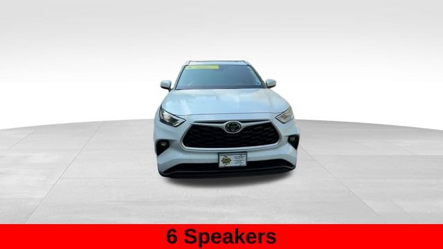 Used 2022 Beige Toyota XLE image 12