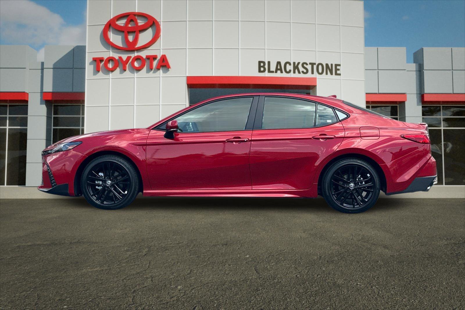 2026 Toyota Camry SE - Photo 6