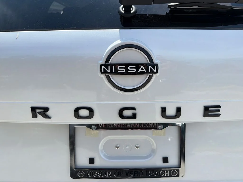 New 2026 Everest White Pearl TriCoat Nissan Dark Armor™ image 9