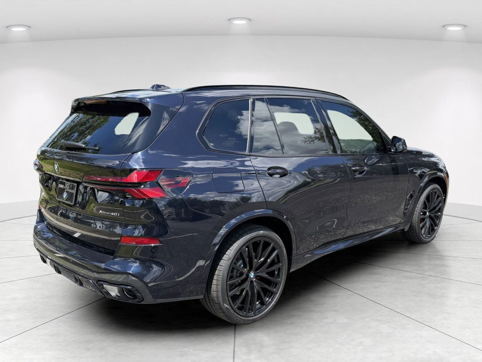 New 2026 Carbon Black Metallic BMW xDrive40i image 4