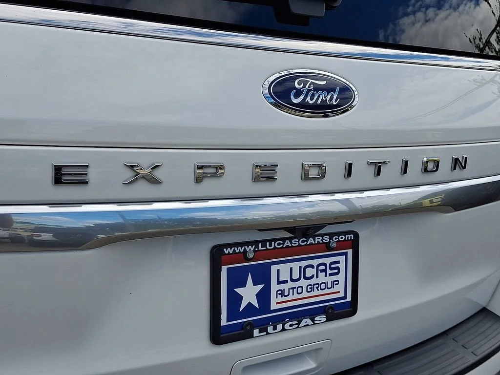 Used 2022 Star White Metallic Tri-Coat Ford Platinum image 32