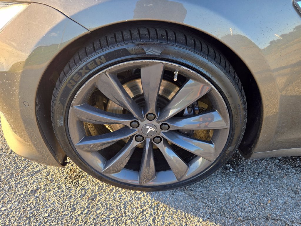Used 2016 Gold Tesla 90D image 11