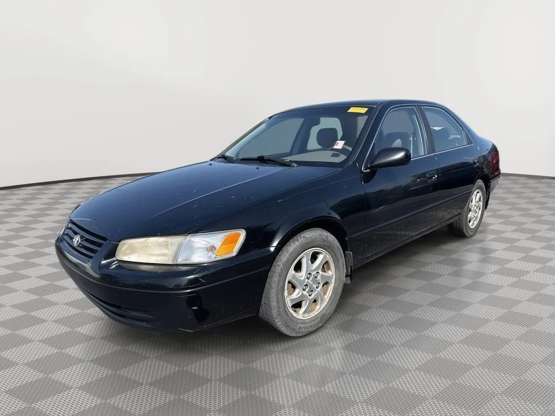 Used 1999 Black Toyota LE image 4