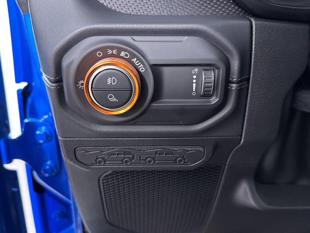 Used 2025 Hydro Blue Pearlcoat Jeep Mojave image 26