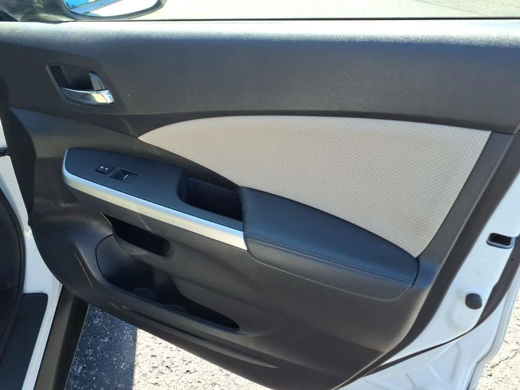 Used 2016 White Honda Touring image 29